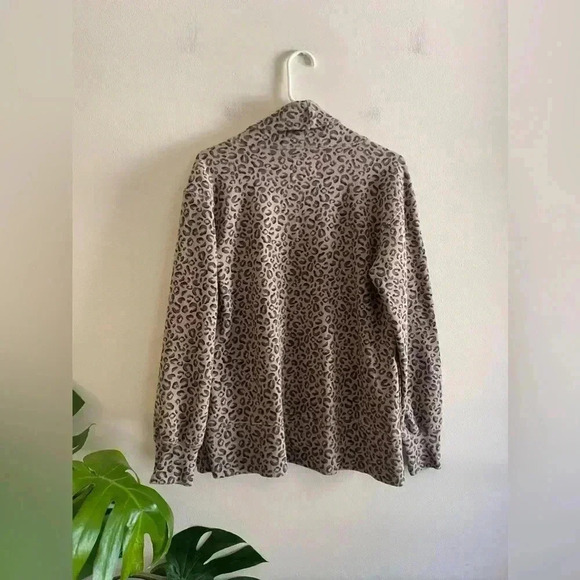 Abercrombie & Fitch Cardigan Sweater Womens XS Leopard Print Soft - Picture 5 of 7